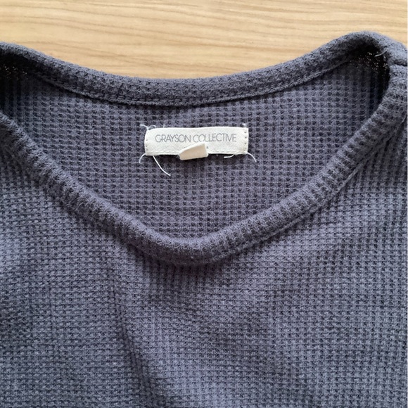 Grayson Collective charcoal gray 5T waffle knit peplum top - Picture 2 of 3